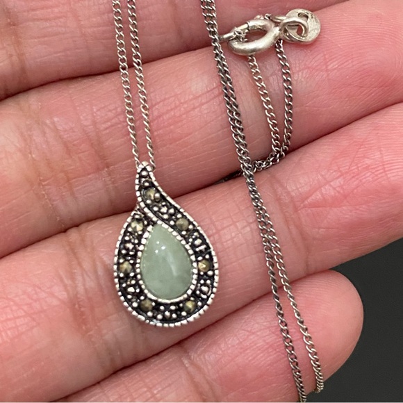 Vintage 925 NV Sterling Silver Jade Marcasite Teardrop Pendant 18” Necklace 3g. - Picture 3 of 16